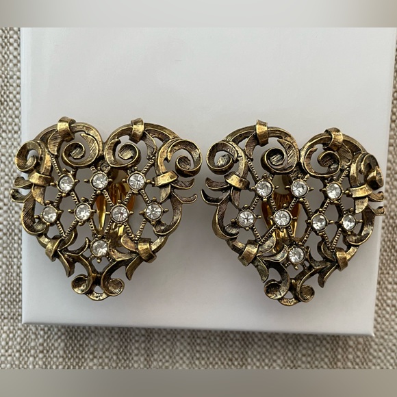 Vintage 1990’s Barrera for Avon open heart scroll antique gold clip on earrings. - Picture 11 of 12